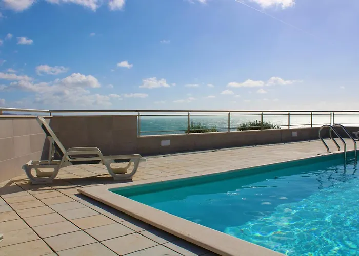 דירה Salvador's House T2 - Rooftop Pool & Center נאזרה